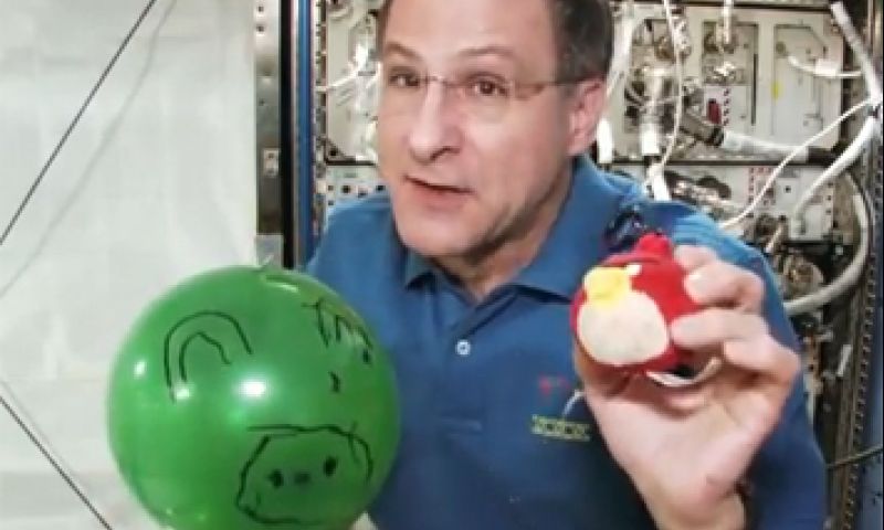 Angry Birds Space gepromoot vanuit de ruimte