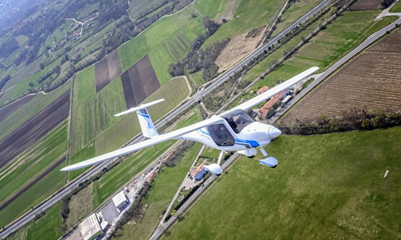 Eerste elektrische vliegtuig Rotterdam airport Alpha electro