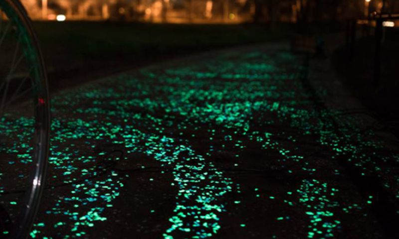 Lichtgevend fietspad van Roosegaarde geopend