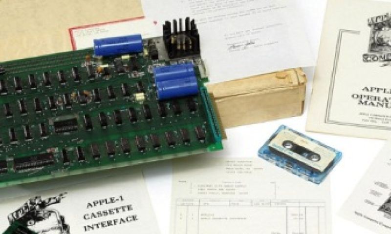 Apple-1 geveild door Christie's