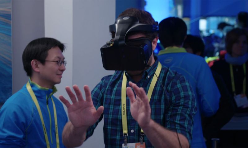 Gespot op CES: Intel-bril mengt echte en virtuele wereld