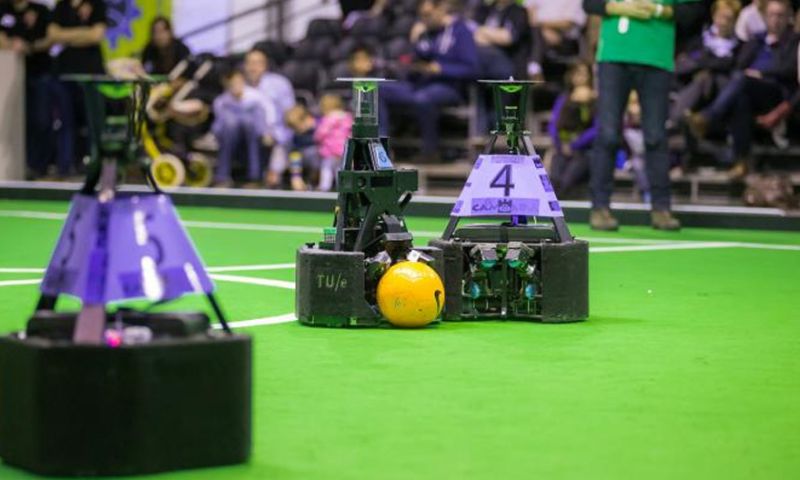 TU Eindhoven wint het EK Robotvoetbal