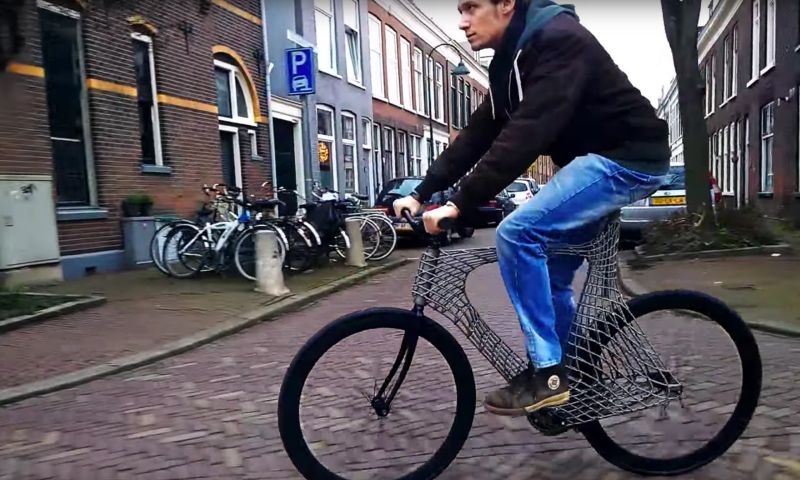 Fiets van Delftse studenten heeft 3D-geprint stalen frame