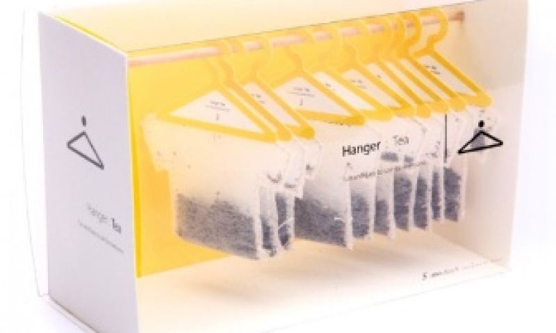 Hang een T-shirt in je thee