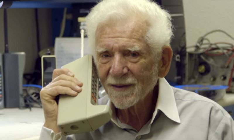 Video: de uitvinder van de mobiele telefoon blikt terug