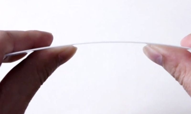 Video: zo buigbaar is het 'saffierglas van iPhone 6'