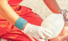 Thumbnail for article: Handig: notitie-armband zodat je hand schoon blijft