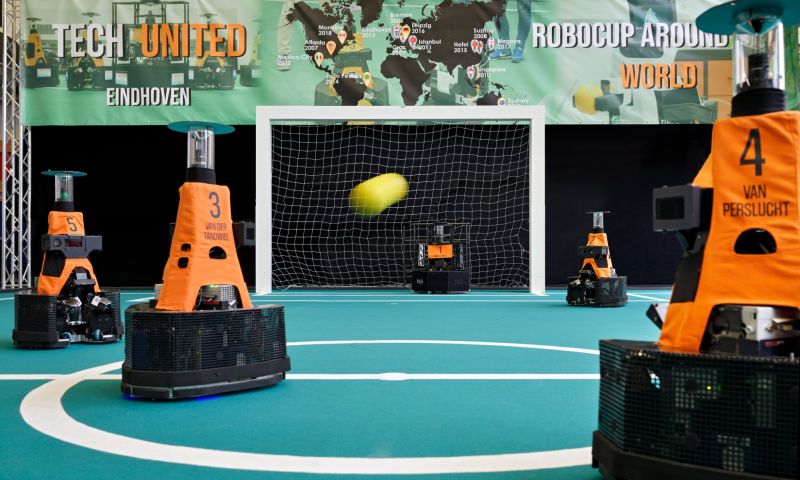 robotvoetbal robot voetbal robots robocup eindhoven