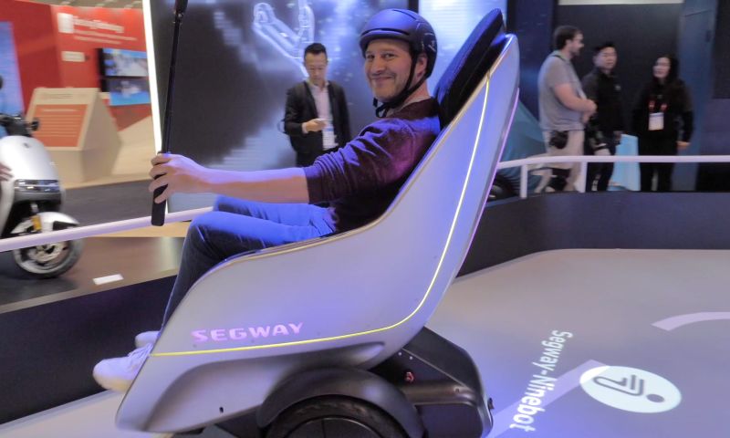 Voertuigen op CES: Vliegende Uber, Avatar-auto en Segway-stoel