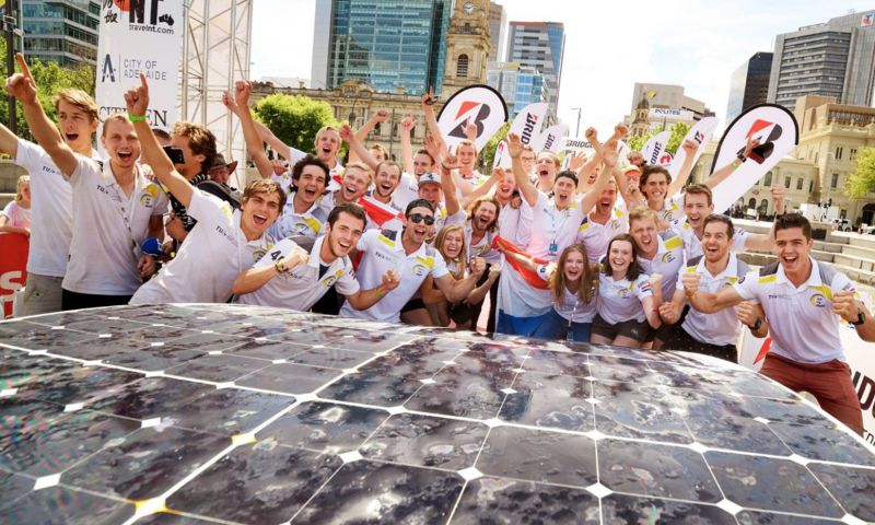 Eindhovense zonne-gezinsauto pakt ook goud