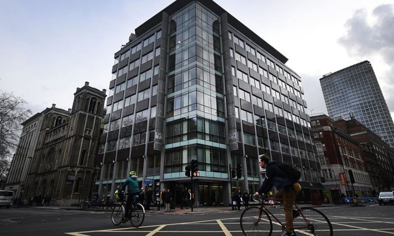 Inval bij Cambridge Analytica na Facebook-schandaal