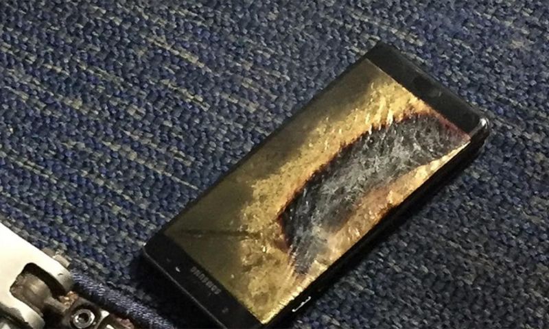 'Nieuwe' Galaxy Note 7 vliegt toch in brand: vliegtuig geëvacueerd