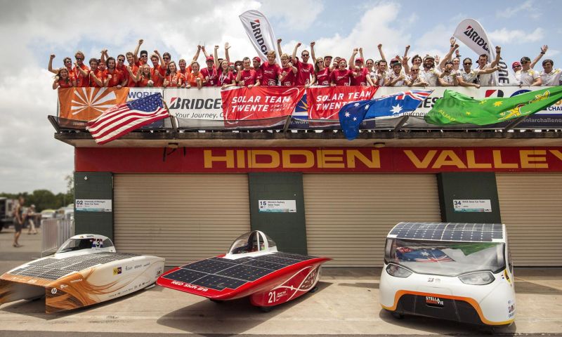 Delft en Eindhoven aan kop bij WK zonneracen