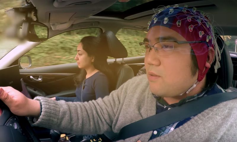 Video: auto reageert sneller door breinscan bestuurder