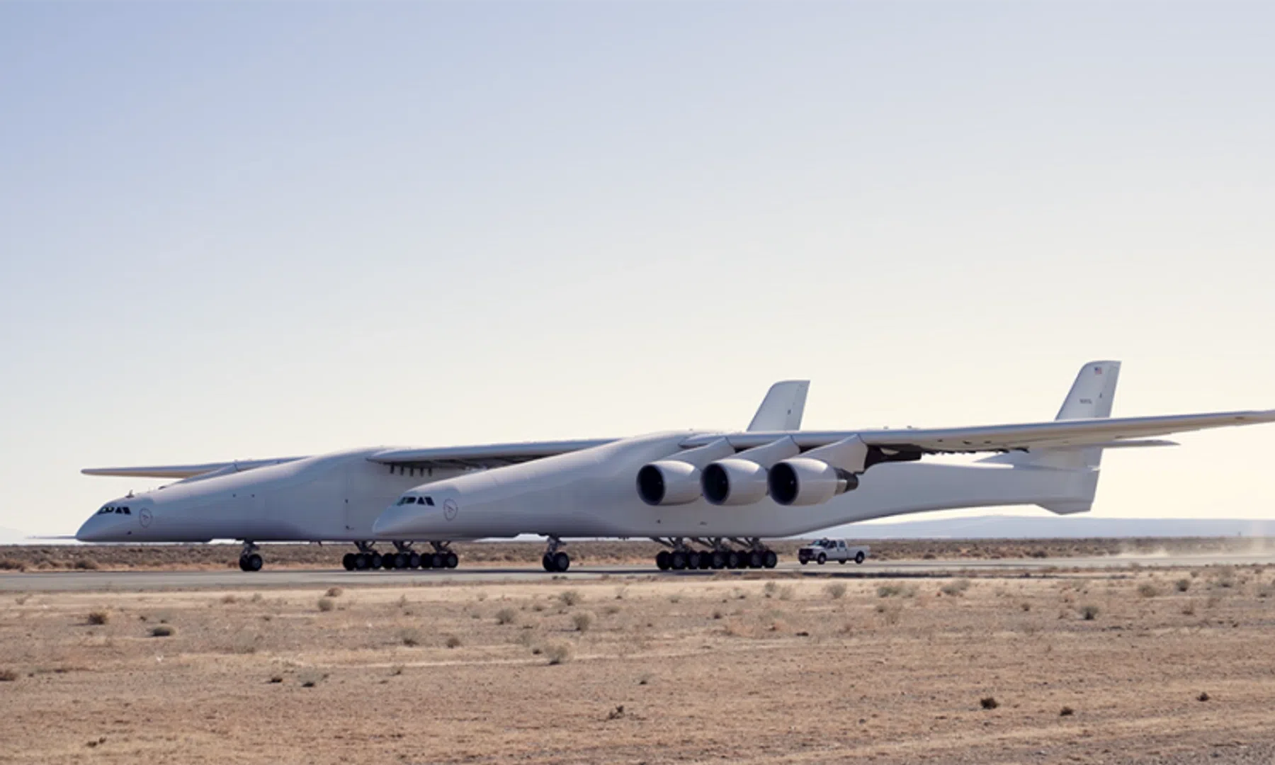 Video: grootste vliegtuig maakt testrit