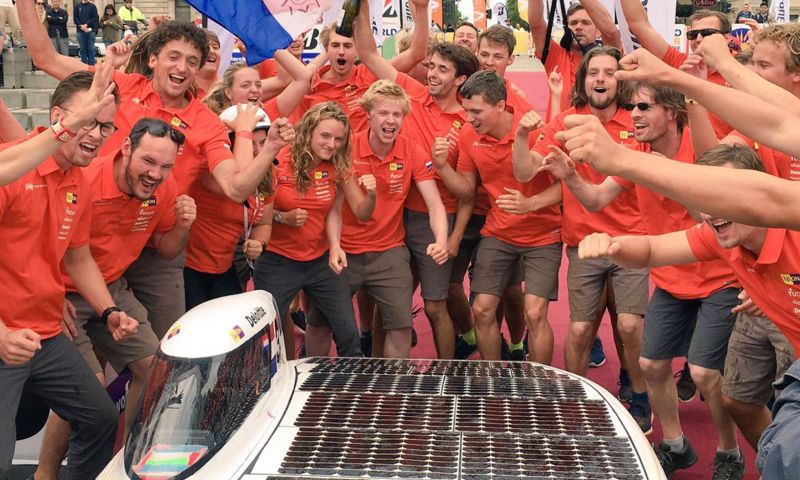 Team TU Delft wint WK zonneracen voor zevende keer