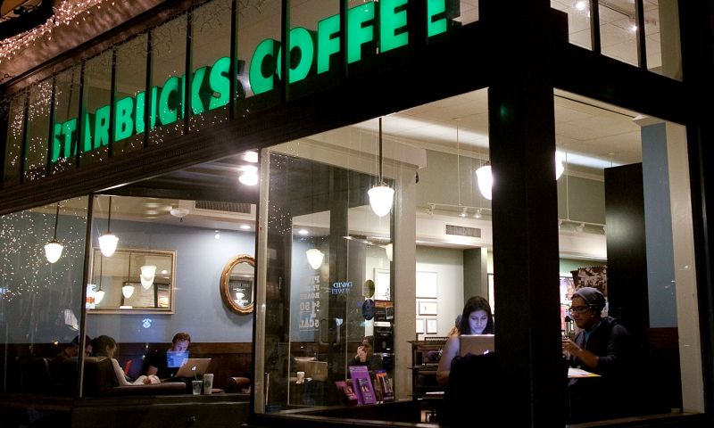 Wifi in Starbucks laat klanten stiekem cryptocurrencies minen