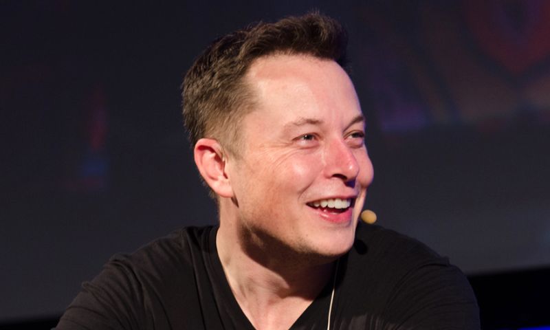 Elon Musk haalt Tesla en SpaceX van Facebook