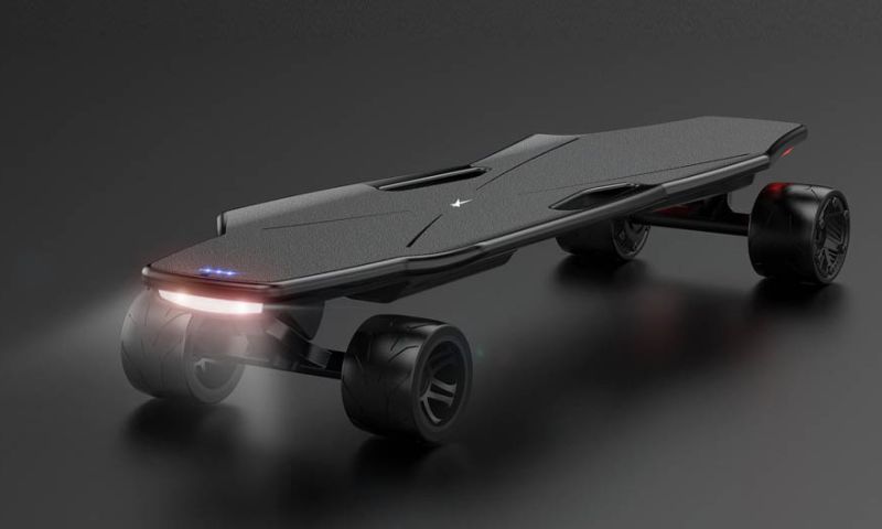 Dit elektrische skateboard werkt zonder afstandsbediening