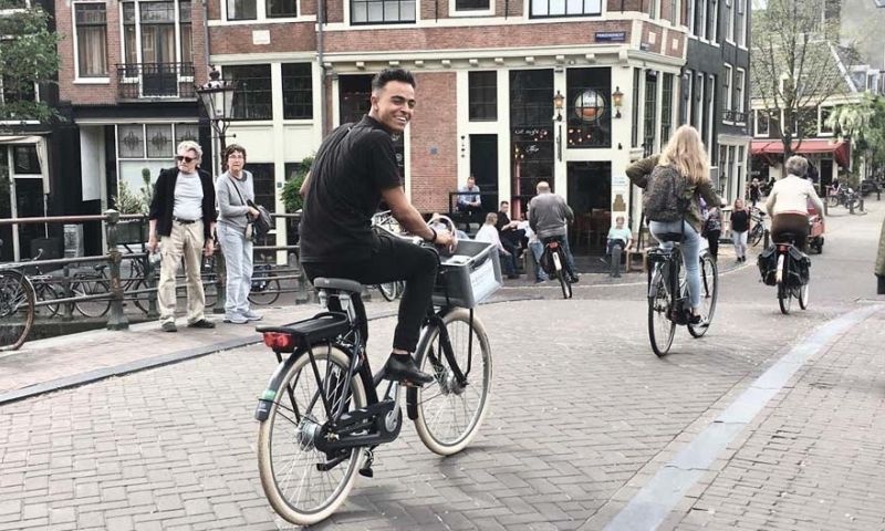 Amsterdam krijgt 'deelfietsenplan' voor e-bikes