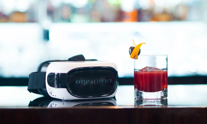 Londense bar serveert cocktail met VR-headset