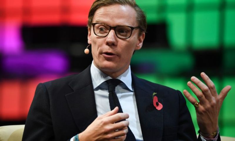 Omstreden databedrijf Cambridge Analytica schorst ceo