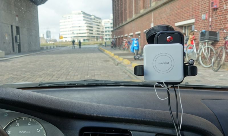 Draadloos opladen in de auto: dit moet beter kunnen