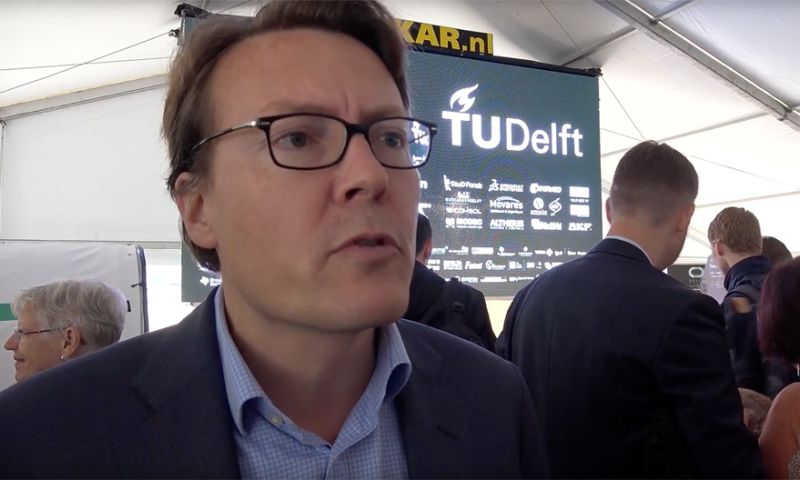 Prins Constantijn lovend over Hyperloop-team TU Delft