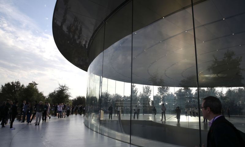 Drie gewonden door glazen kantoor Apple