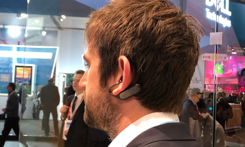 Sony's draadloze oordoppen laten bewust geluid door