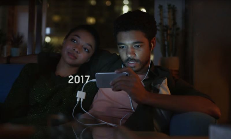 Nieuwe Samsung-reclame maakt iPhone belachelijk