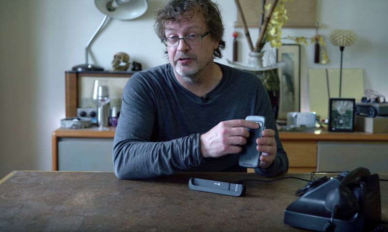 Uitpakparty: Doro-smartphone voor senioren