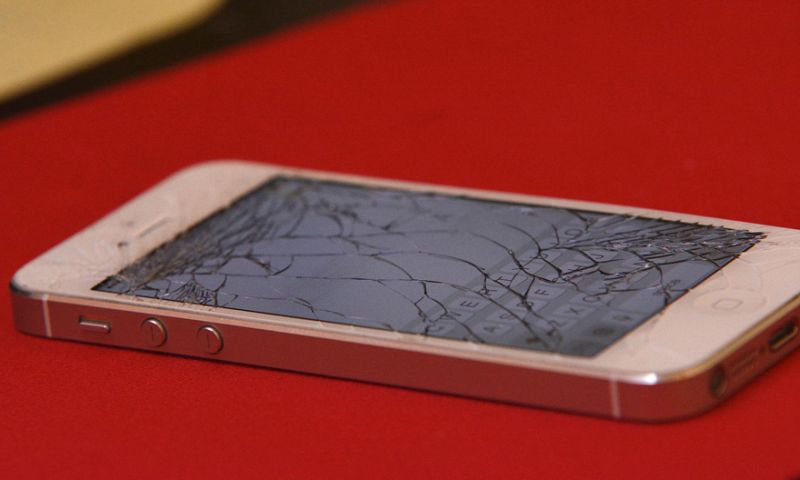 Scherm kapot? 'Reparatie goedkoper bij fabrikant dan bij winkel'