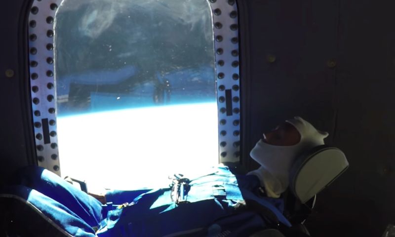 Amazon Bezos' Mannequin Skywalker doet een retourtje ruimte