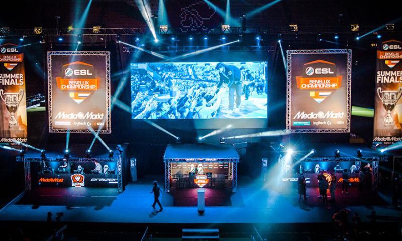 Spannende eSports-duels en zelf gamen op Bright Day