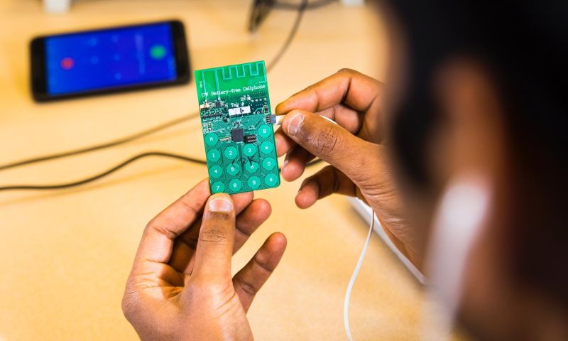 Deze telefoon zonder accu hoeft nooit aan de oplader