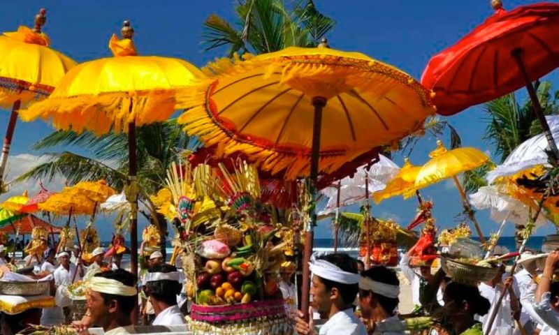 Bali viert nieuwjaar zonder internet