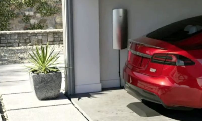 tesla draadloos opladen oplader draadloze lader auto laadpaal