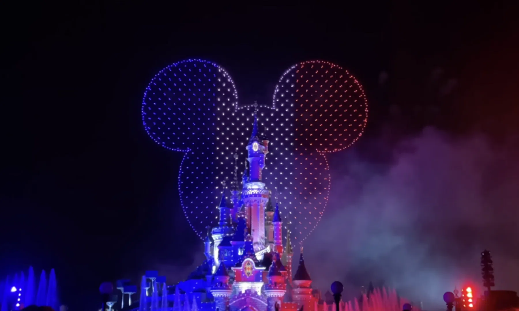 disneyland parijs show drones record 1500