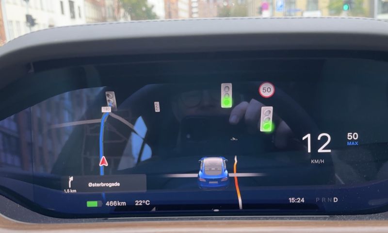 tesla model s duurtest autopilot nederland infotainment scherm self driving