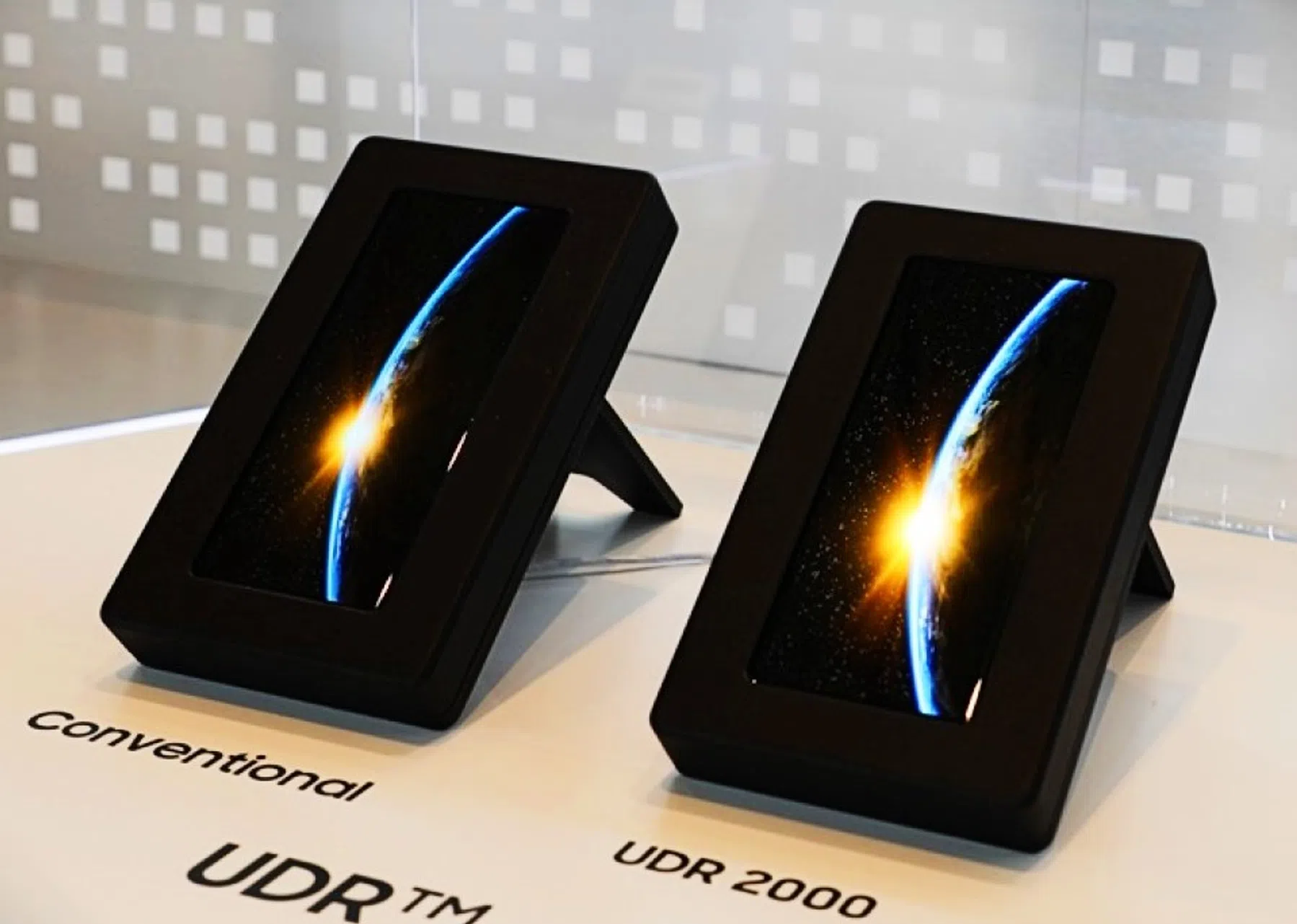 Vergeet OLED, dit is PHOLED: Samsung komt met een scherm dat minder energie vreet
