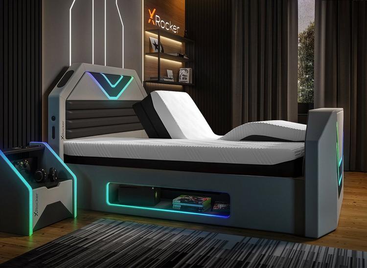 Dit ideale bed voor gamers heeft een 4K-TV en slimme led-verlichting
