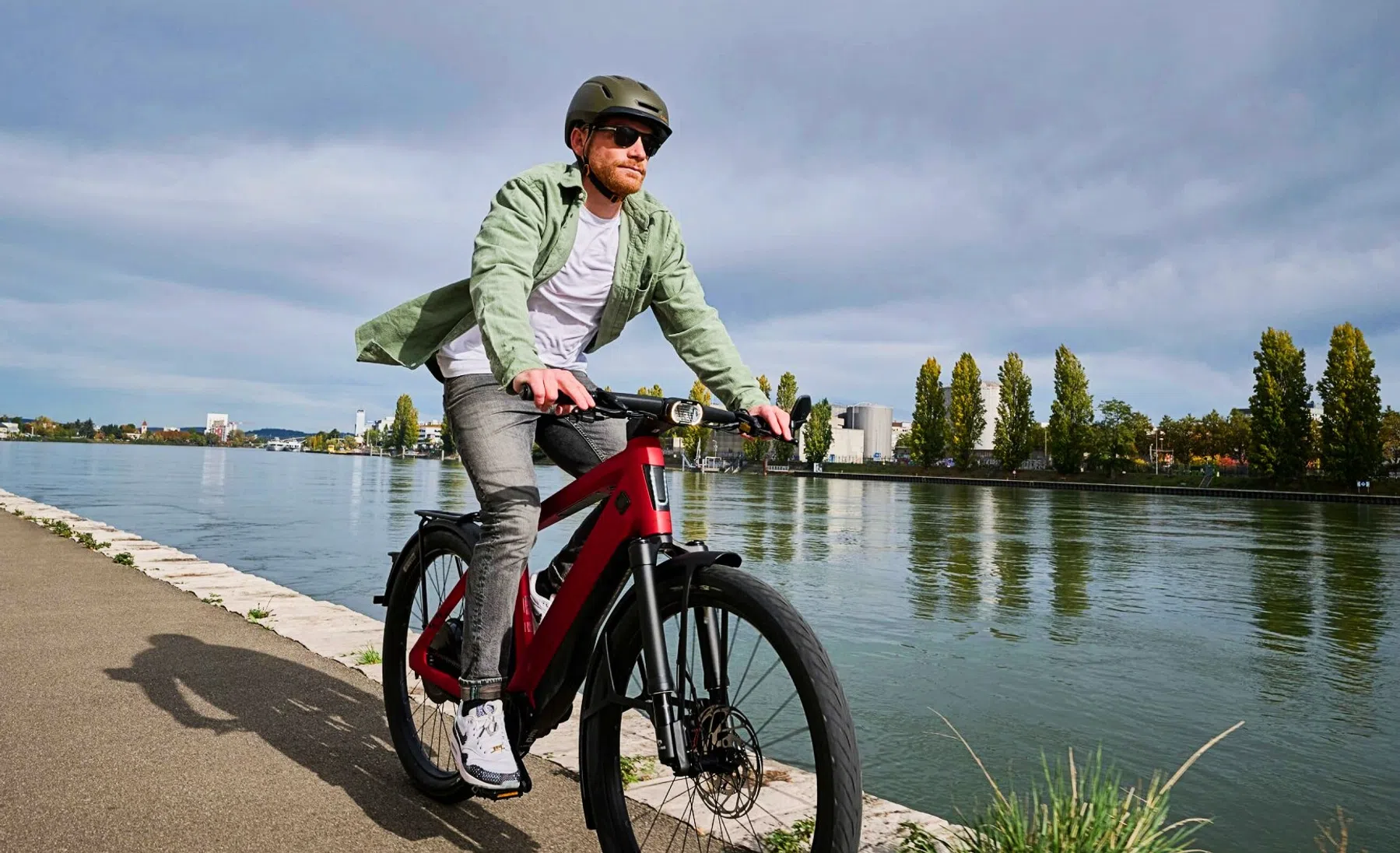 Deze krachtige e-bike heeft een enorme batterij en slimme snufjes