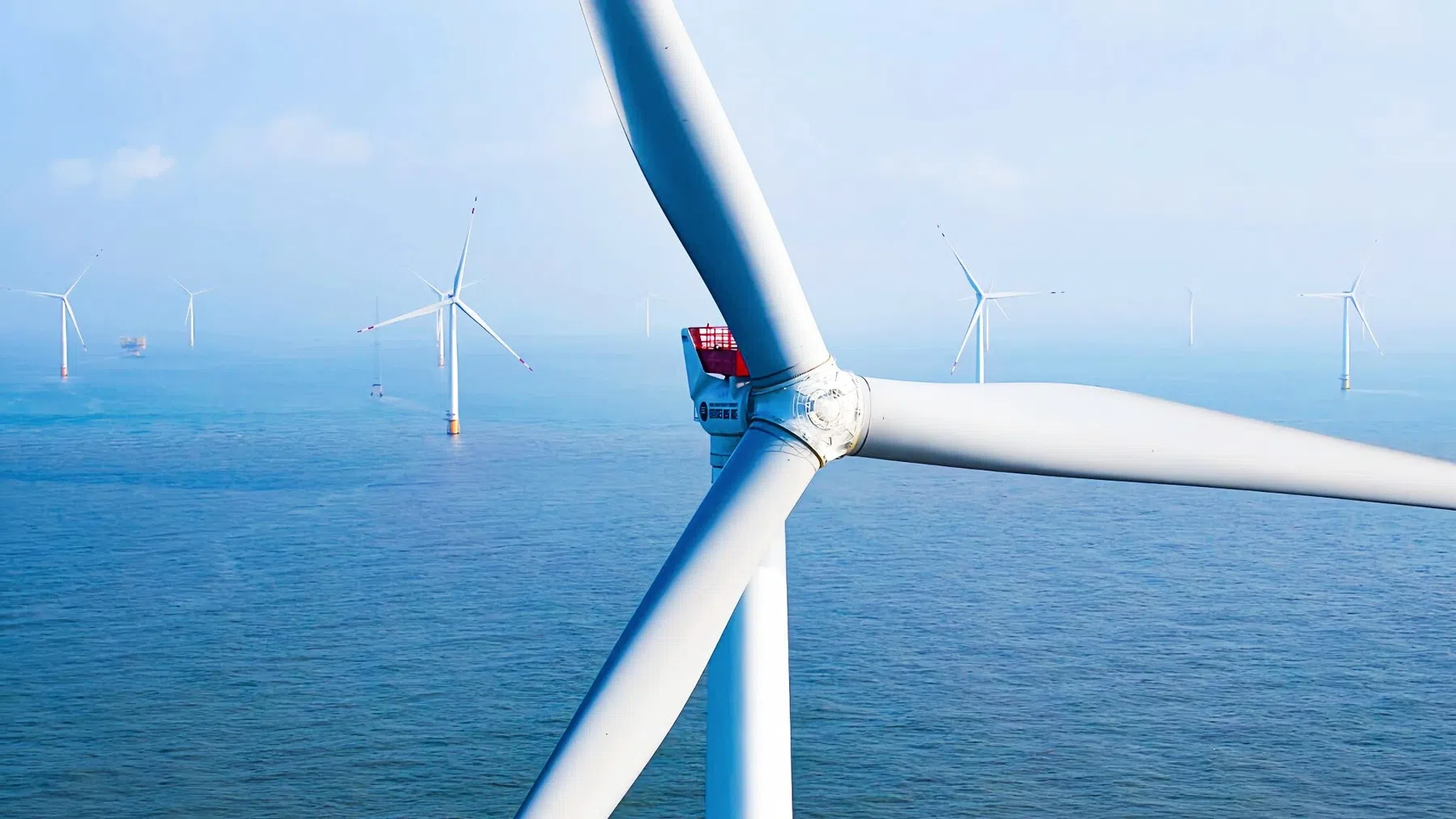 Nieuwe grootste windmolen kan een orkaan aan en geeft energie aan 100.000 huizen