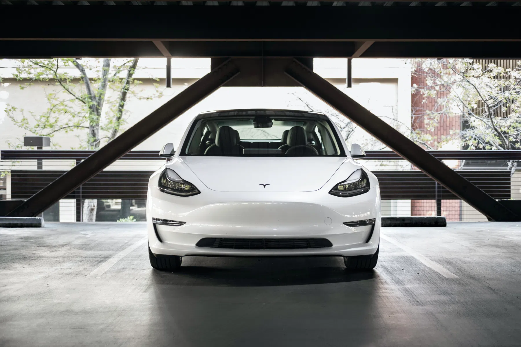 © Tesla