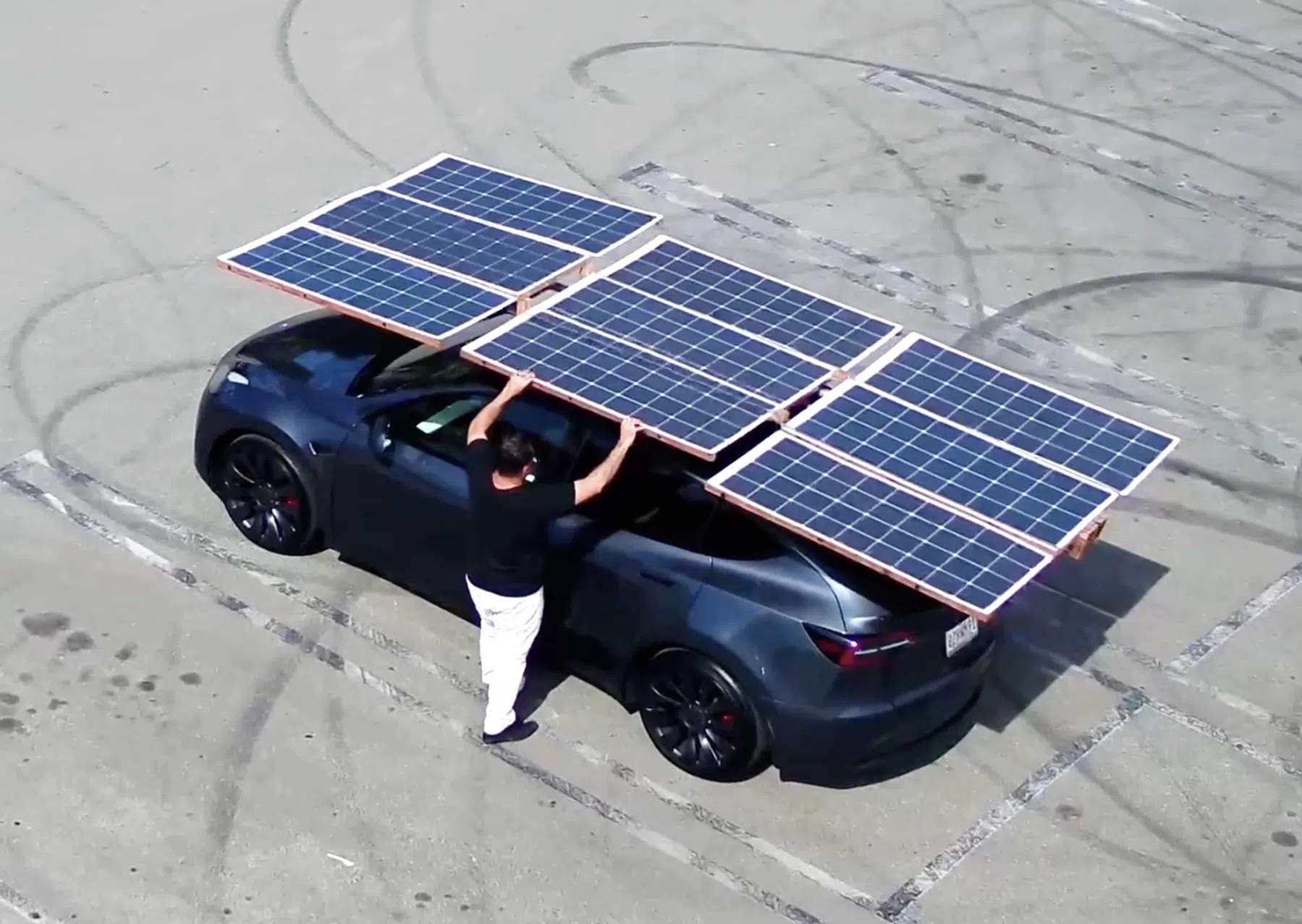 Tesla met een zonnedak: 'Ik kan nu overal opladen'