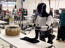 Thumbnail for article: Elon Musk verwacht 1 miljard (!) mensachtige robots in 2040