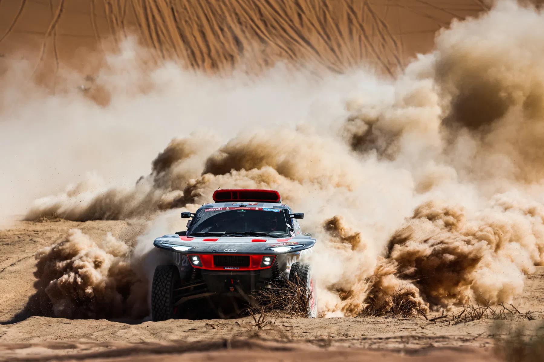 Eerste zege Dakar Rally met deels elektrische auto: indrukwekkende prestatie