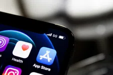 Thumbnail for article: 'Een iPhone-app buiten de App Store uitbrengen? Dat wordt dokken’