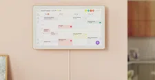 Thumbnail for article: Dit enorme touchscreen is een moderne kalender voor het hele gezin